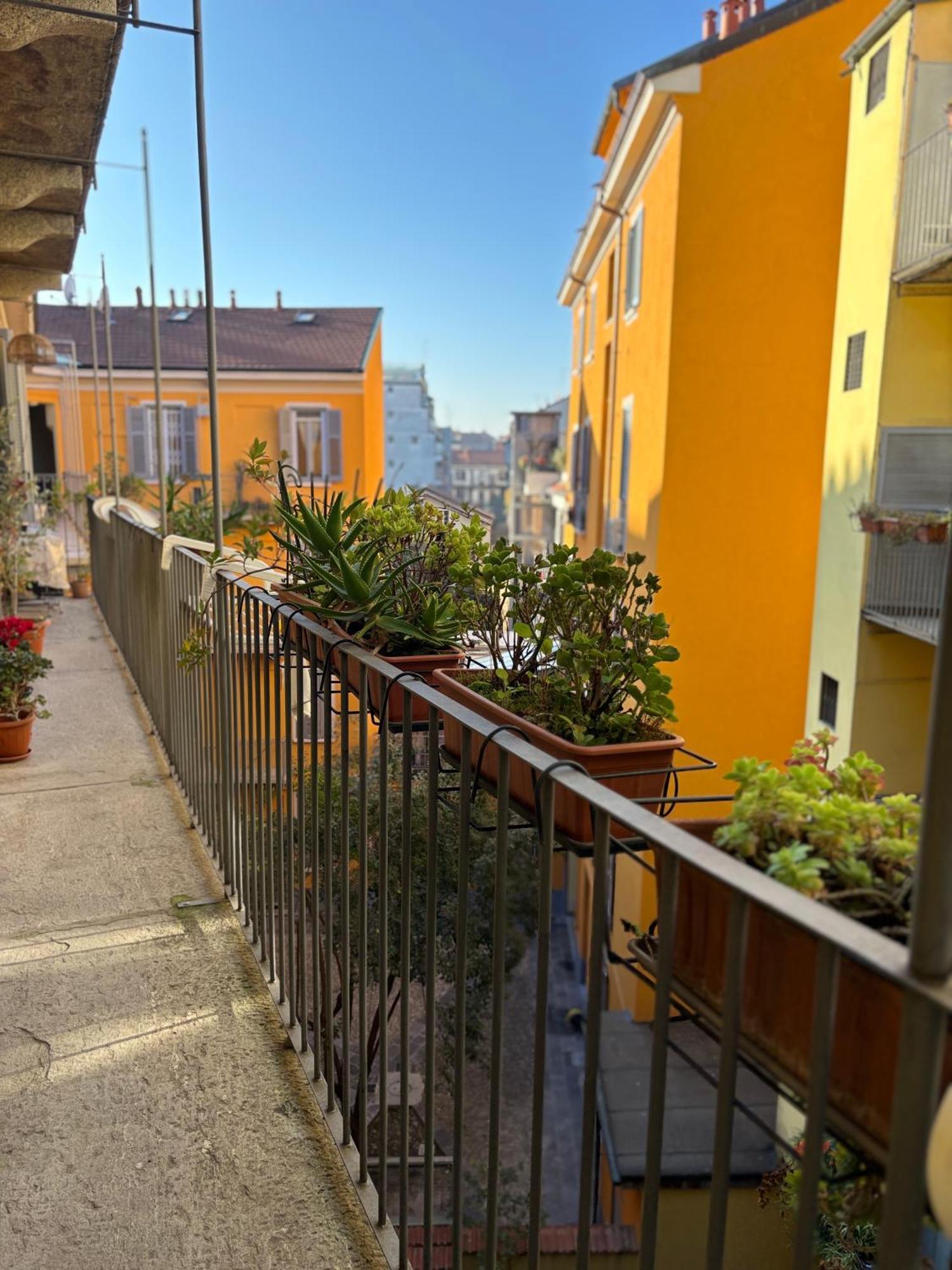 La Vecchia Milano-Les Nubles Vannucci - Il Ballatoio E Il Cortile Exterior photo