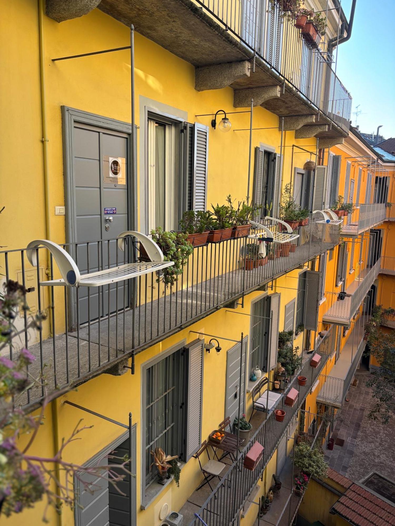 La Vecchia Milano-Les Nubles Vannucci - Il Ballatoio E Il Cortile Exterior photo