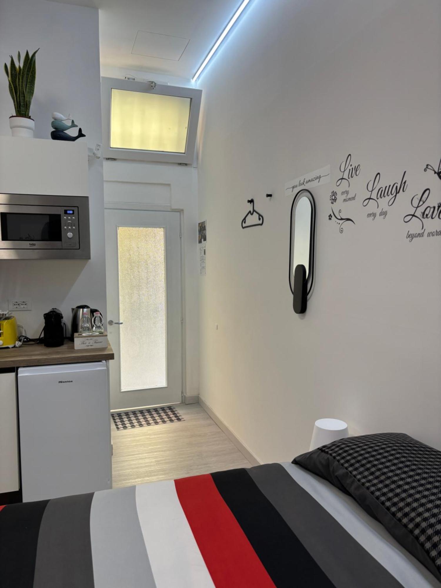 La Vecchia Milano-Les Nubles Vannucci - Il Ballatoio E Il Cortile Exterior photo